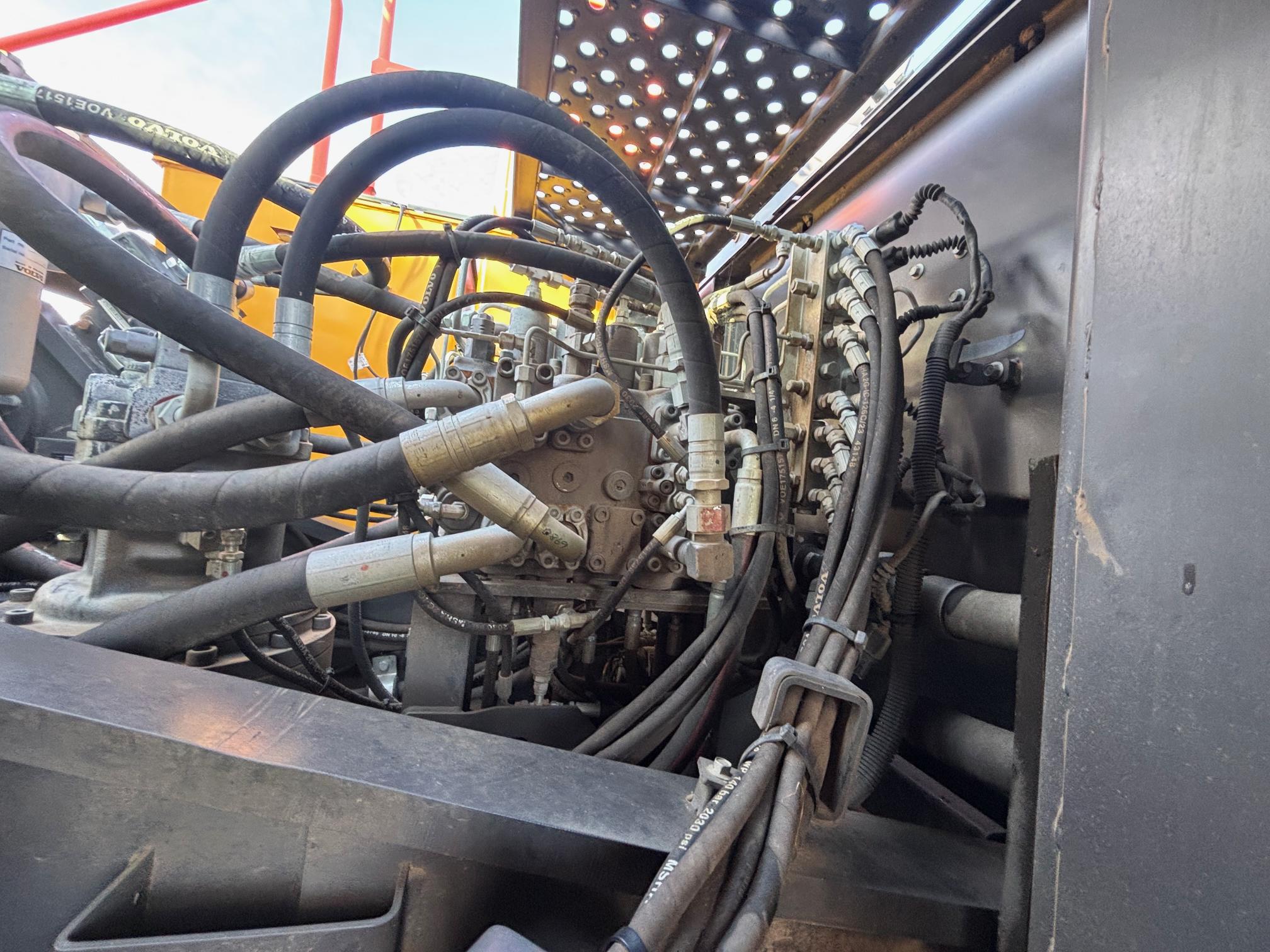 2019 VOLVO EC220EL - Image 30